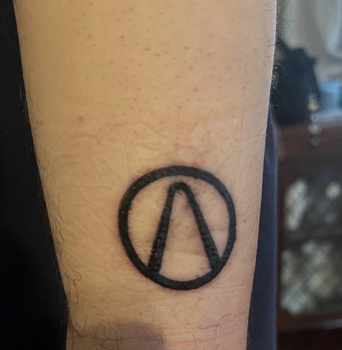 foxmcfly_'s tweet photo. Finally got my borderlands tattoo! @DuvalMagic stoked for BL4 and I know it’ll blow us all away! Yes imma buy the super deluxe, best bang for your buck and it’s a more than fair price #randygiftmeacopy #borderlands #hashtag https://t.co/cGp0wxpicO