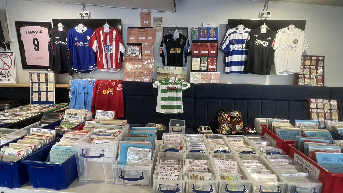 Footyprogramme1's tweet image. Super turn up at @chorleyfc Programme and Memorabilia Fair.