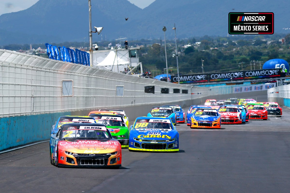NASCARMex's tweet image. Luego de una nueva bandera amarilla, vuelve a la carga la "Puebla 75"📸
#NASCAR #NASCARMéxico #NASCARMex #NASCARMx #NASCARPue #Puebla75 #Telcel #NubiaNeo3 #Infinitum #Commscope #Mobil