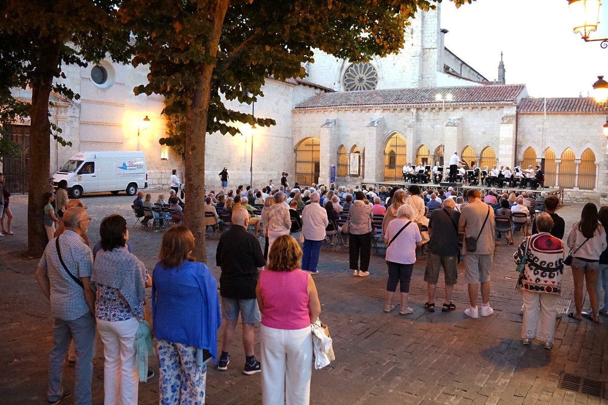 🌞🌻Despedimos la semana con un nuevo concierto de la <a href="/BMusicaPalencia/">BANDA MÚSICA PALENCIA</a> con un popurri de estilos desde el pasodoble a Tom Jones en la Plaza de San Francisco en este domingo 20 de julio.