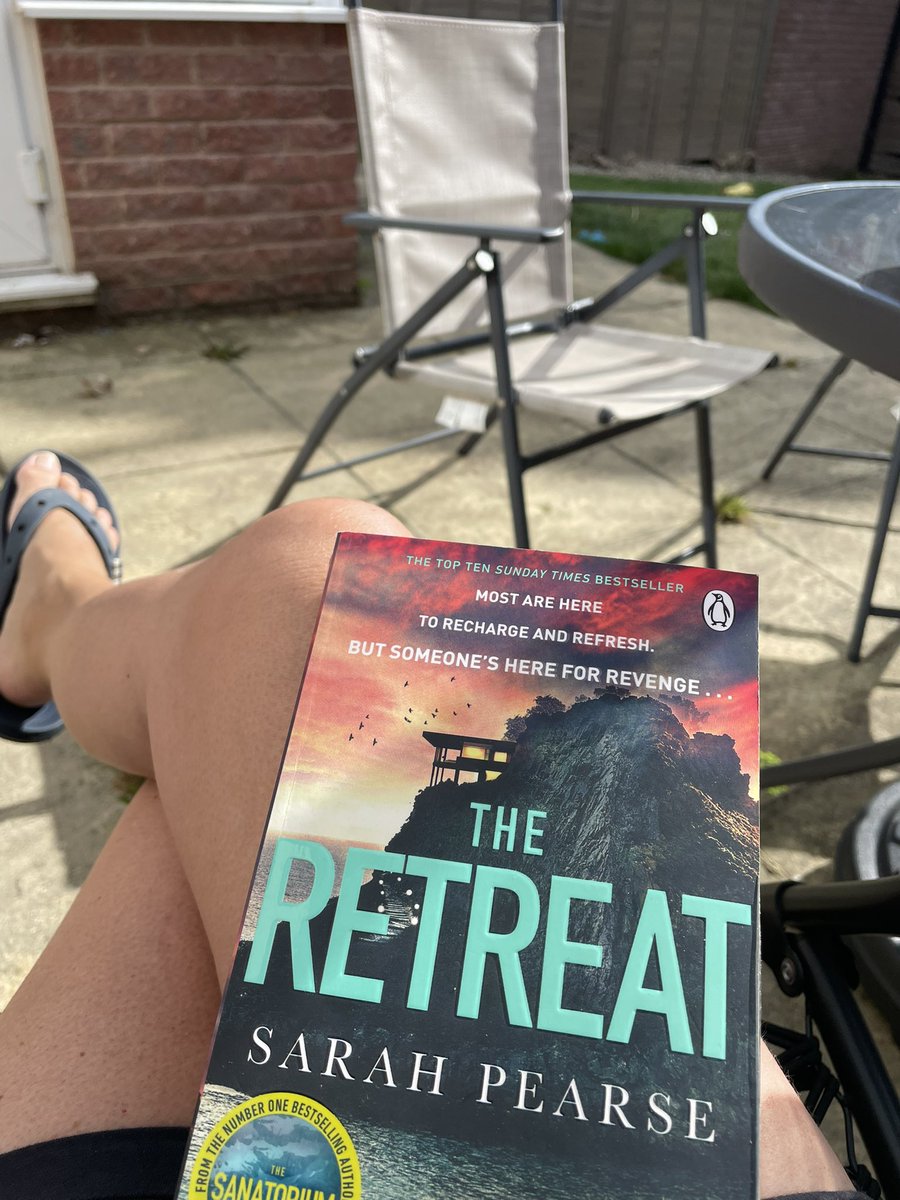 All finished <a href="/SarahVPearse/">Sarah Pearse</a> - loved it. Now to start The Wilds #Sunday