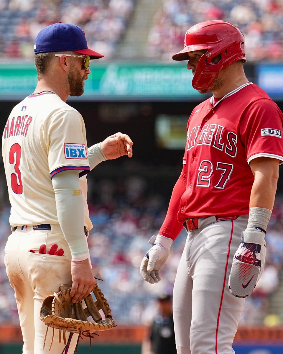 MVP talk 🤝 2x MVP Bryce Harper and 3x MVP Mike Trout catching up at 1B 📸, image size:960x1200