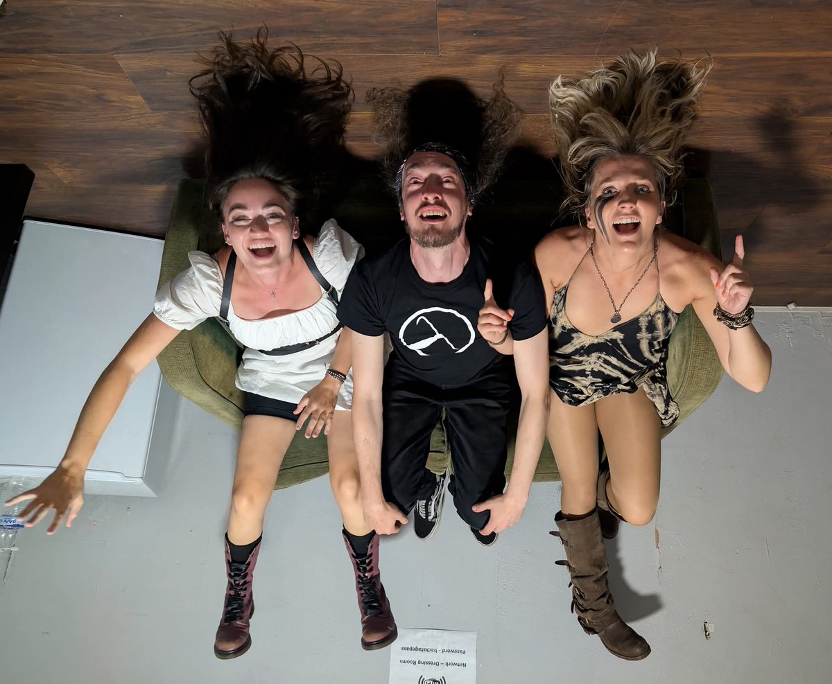 MuddiBrooke's tweet photo. KK's, you turned us upside down! ...literally 🖤
@kks_steelmill

#postgigselfie https://t.co/v7XsZyEc4O