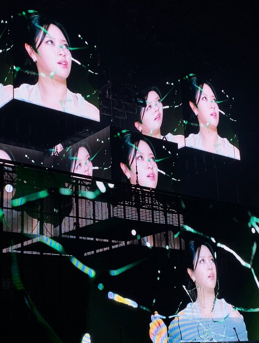 mureapple's tweet image. She’s crazy 😭 The vcr got me so excited I had to record for yall
