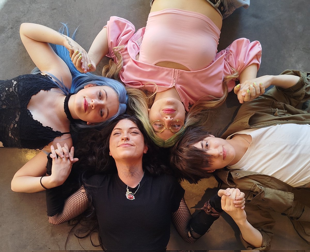 Noah_Ax0ner's tweet image. Pequeña grupal de Adoma que organizamos hoy, me encantó el resultado y ahora subiré alguna cosa más, es que no puedo pedir un grupo mejor ❤️🩹✨
#ADOMA
@kalimox0 @meieff @LiliCross_ @Nakkuchan @Christerva @Reah_Ofi