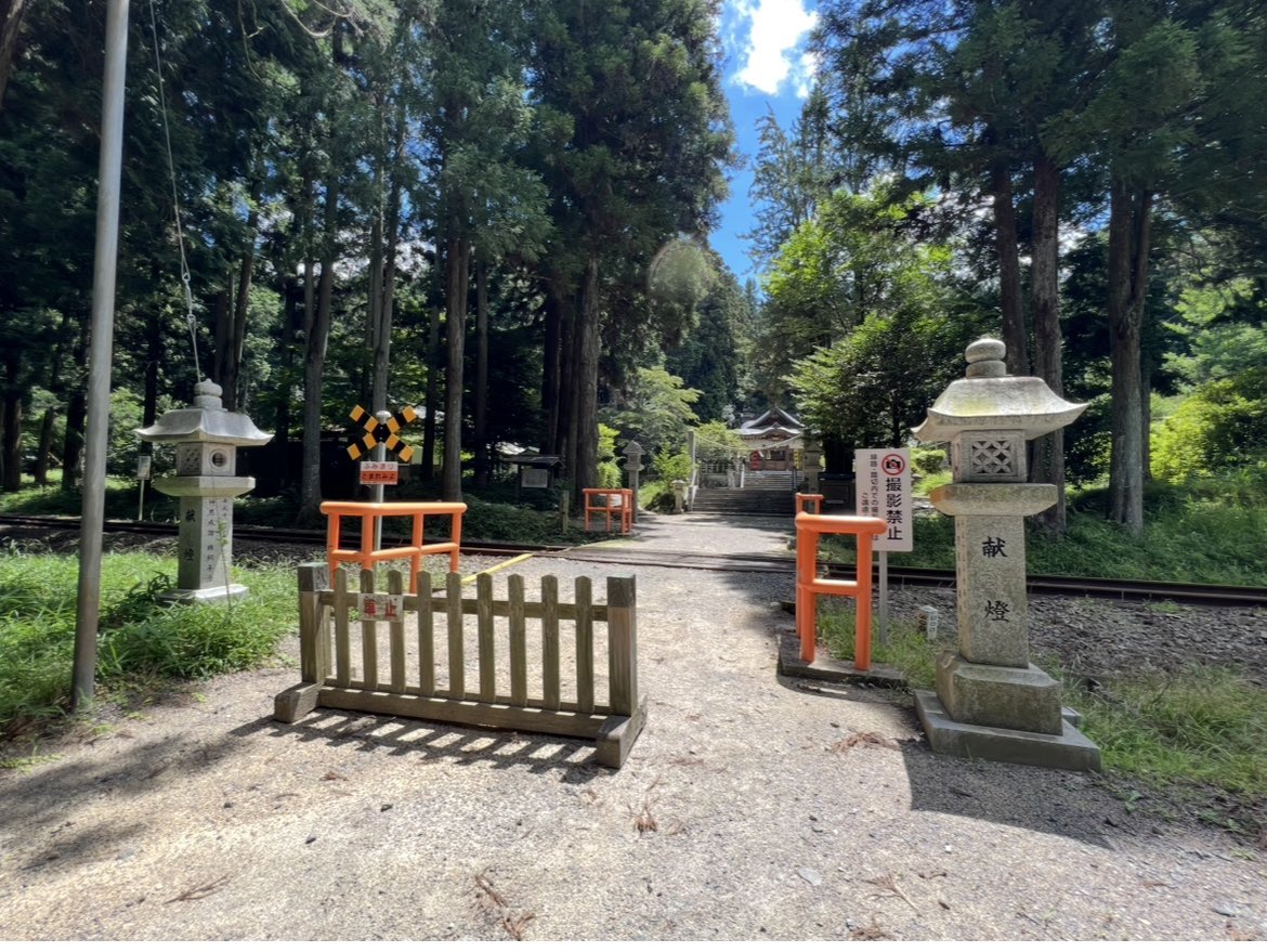 k_tamago_power's tweet image. 【日雲神社】
伝承によると、垂仁天皇の御代に皇女姫命が皇祖神天照大神を奉じ、その鎮座の地をもとめて、各地を巡行の時、この地に四年の間滞在されたことが、この宮の起こりであるとされているのだそう⛩️✨