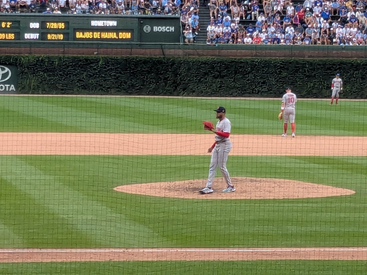 IanMBrowne's tweet image. Taking in the final three outs of Wrigley weekend up close rather than fighting 40,000 people in the concourse to get to the clubhouse.
