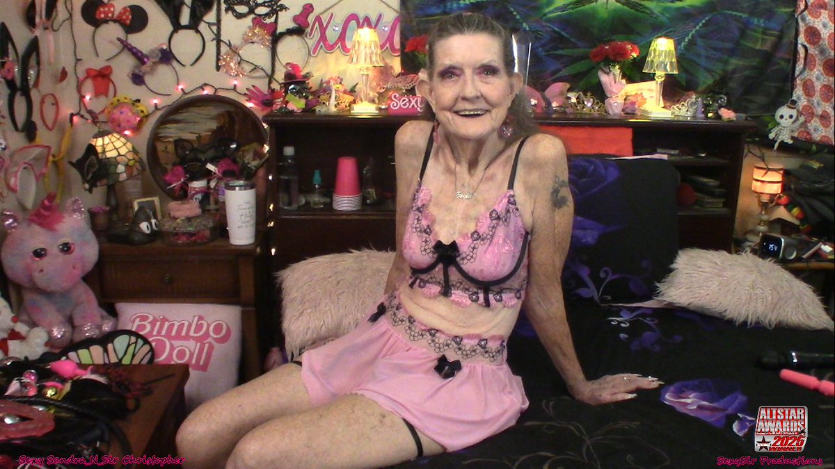 We are live <a href="/chaturbate/">Chaturbate.com</a> for some Sunday fun chaturbate.com/sexysandra_n_s… #chaturbate #camcouple #mature #gilf #ggilf