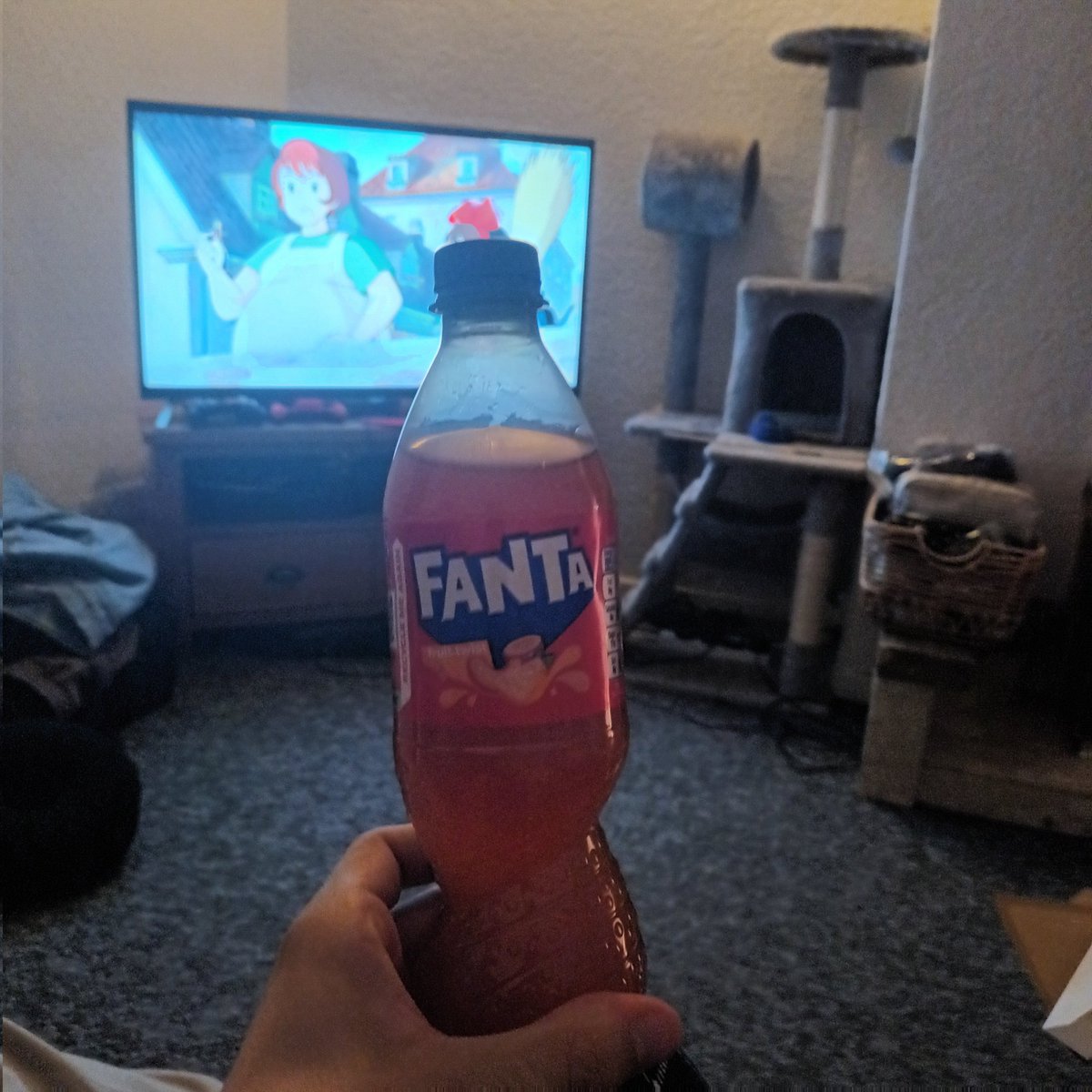 joshtenet's tweet image. how the fanta be looking after three pints of Fanta...
...hey... 🙊