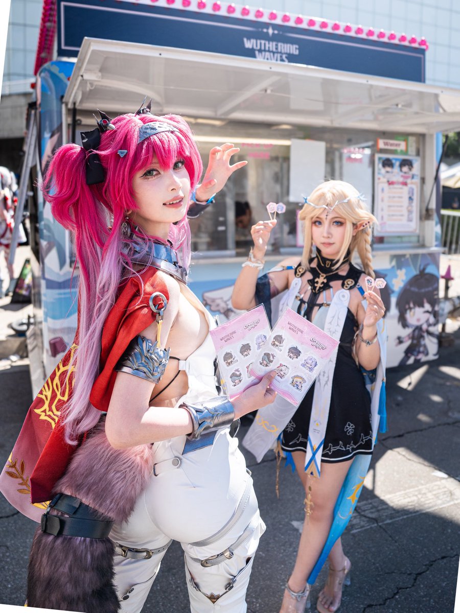 Lupa x Carty <a href="/_rice_cosplay/">Rice/白饭🍚🐹</a> 
Just us holding the free merch #WutheringWaves
