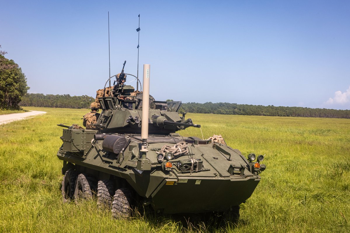 USMC's tweet image. #Marines with the @22nd_MEU, take part in an amphibious assault as part of Composite Training Unit Exercise (COMPTUEX) on @camp_lejeune, North Carolina.
During COMPTUEX, the Iwo Jima Amphibious Ready Group and 22nd MEU, refine tactics, techniques, and procedures to execute…