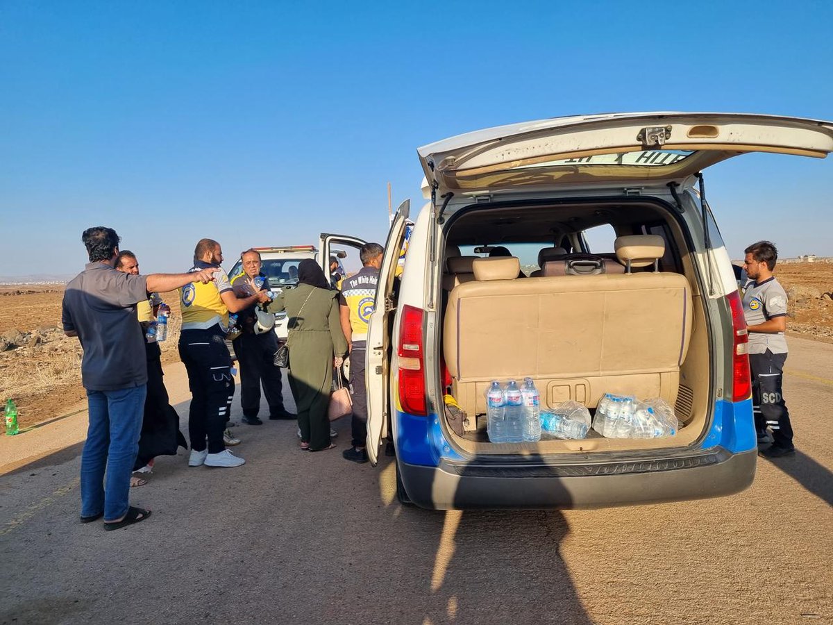 SyriaCivilDefe's tweet image. نقلت فرق الدفاع المدني السوري اليوم الأحد 20 تموز، 73 مواطناً قادمين من محافظة السويداء، معظمهم من الأطفال والنساء، من المعبر الإنساني في مدينة بصرى الشام، إلى مناطق آمنة، كما تم تأمين عائلة إلى معبر نصيب الحدودي مع #الأردن في محافظة درعا.
ويواصل الدفاع المدني السوري المساهمة…