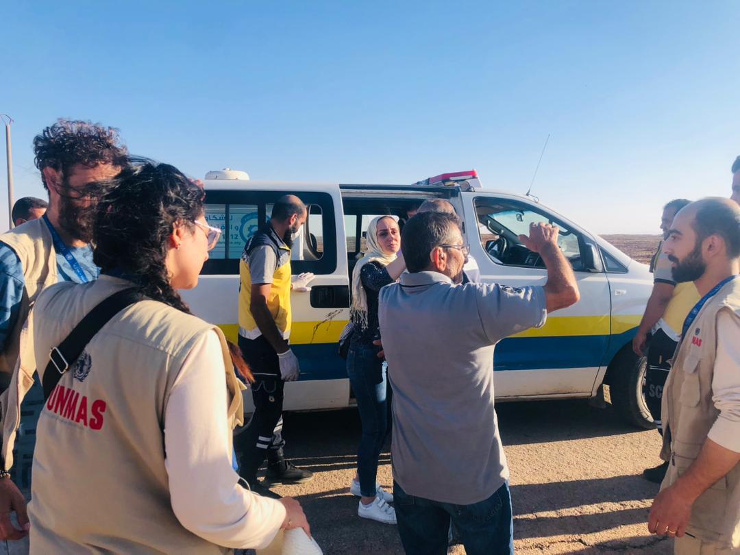 SyriaCivilDefe's tweet image. نقلت فرق الدفاع المدني السوري اليوم الأحد 20 تموز، 73 مواطناً قادمين من محافظة السويداء، معظمهم من الأطفال والنساء، من المعبر الإنساني في مدينة بصرى الشام، إلى مناطق آمنة، كما تم تأمين عائلة إلى معبر نصيب الحدودي مع #الأردن في محافظة درعا.
ويواصل الدفاع المدني السوري المساهمة…
