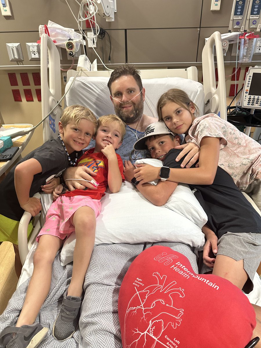 thogge's tweet image. Hey crew. I’m back home. Out of the hospital for the 2nd and hopefully last time.
A few days in ICU. Chest tubes. Lots of fluid drained. Today: no more tubes. Can walk alone. All good. So much better
So grateful for all your prayers. And most grateful to be back with family ❤️