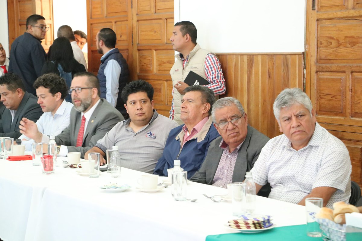 El titular <a href="/VictorGabCh/">Victor Gabriel Chedraui</a> sostuvo un encuentro con empresarias y empresarios de San Martín Texmelucan para atender las afectaciones por robo de mercancías. Con el respaldo del <a href="/Gob_Puebla/">Gobierno de Puebla</a> se acordaron acciones que fortalecen la seguridad con bienestar. 💼 #PensarEnGrande