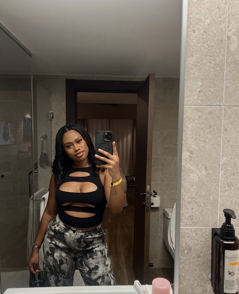 Never met a mirror I didn’t like. 😌