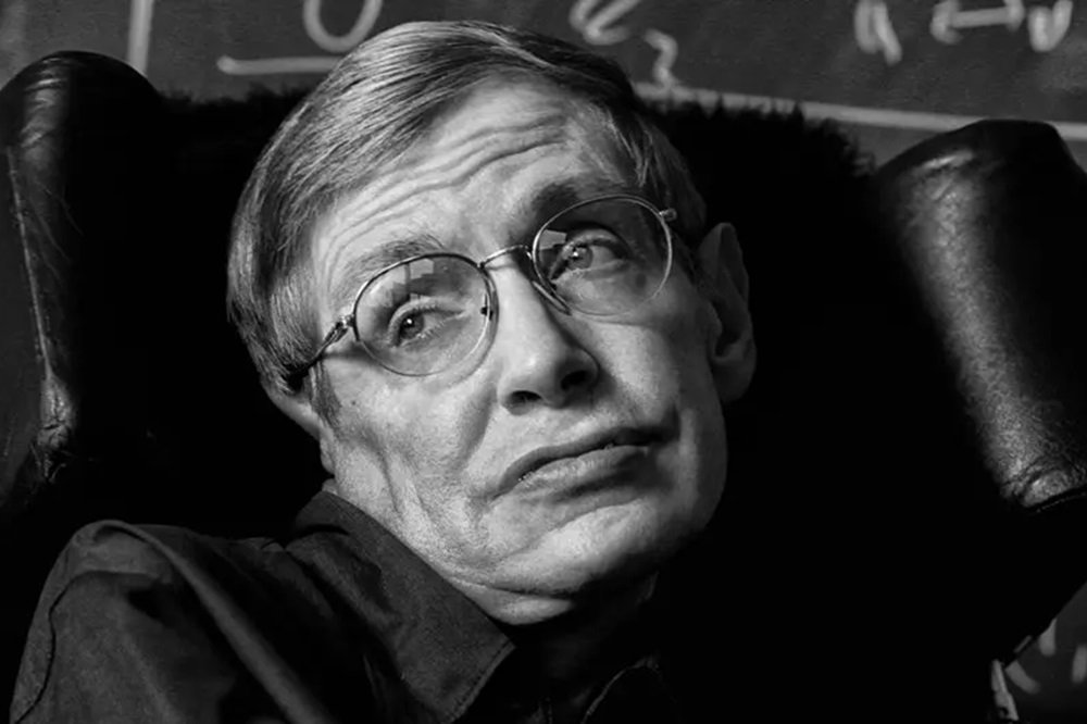 GeoTales_'s tweet image. 🔸Pendant que des crétins doutent sur le fait que nous sommes allés sur la Lune, Stephen Hawking, lui, imaginait d'envoyer des nano-vaisseaux vers Alpha du Centaure.
Propulsés par des lasers terrestres, ils atteindraient 20% de la vitesse de la lumière ce qui permettrait un…