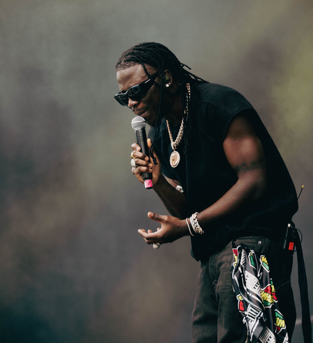 stonebwoy's tweet photo. Every stage is a battlefield, and every performance is purpose in motion.
@reedsfestival THANK YOU for having me! Love and Respect to everyone who pulled up for THE TORCHER.❤️‍🔥🇬🇭

#TheTorcherEP https://t.co/6jpV2fYK2l