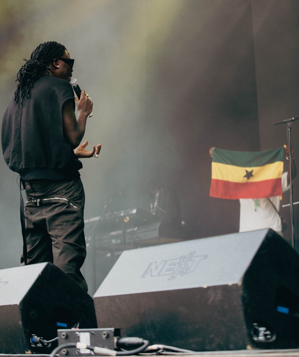 stonebwoy's tweet photo. Every stage is a battlefield, and every performance is purpose in motion.
@reedsfestival THANK YOU for having me! Love and Respect to everyone who pulled up for THE TORCHER.❤️‍🔥🇬🇭

#TheTorcherEP https://t.co/6jpV2fYK2l