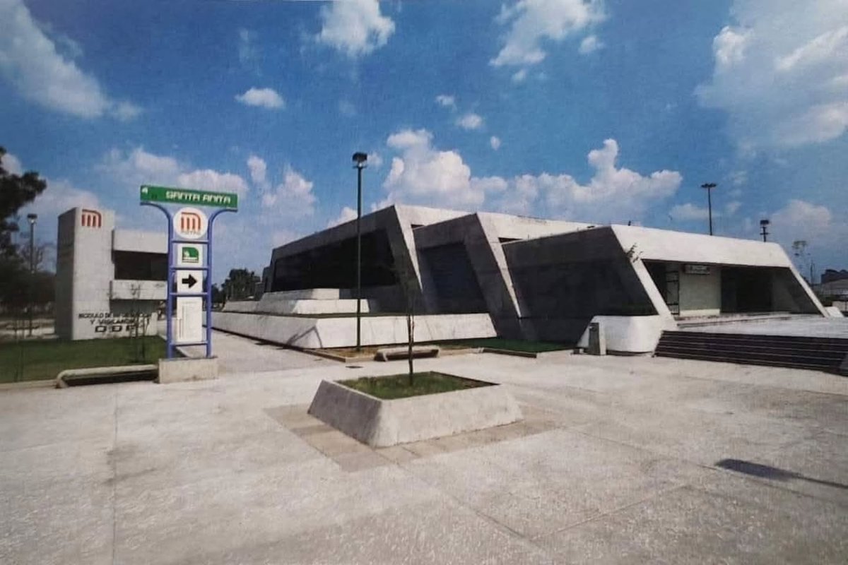 caminalex's tweet photo. Hoy Línea 8 del @metrocdmx cumple 31 años.

Y no me canso de decirlo; pero fue y será el epítome del diseño y funcionalidad de la red, de ese lejano 1994 solo hemos venido a menos tanto en calidad como en cantidad de construcción de líneas de Metro.

Larga vida a mi línea fav. https://t.co/tHVQhz7Dtr