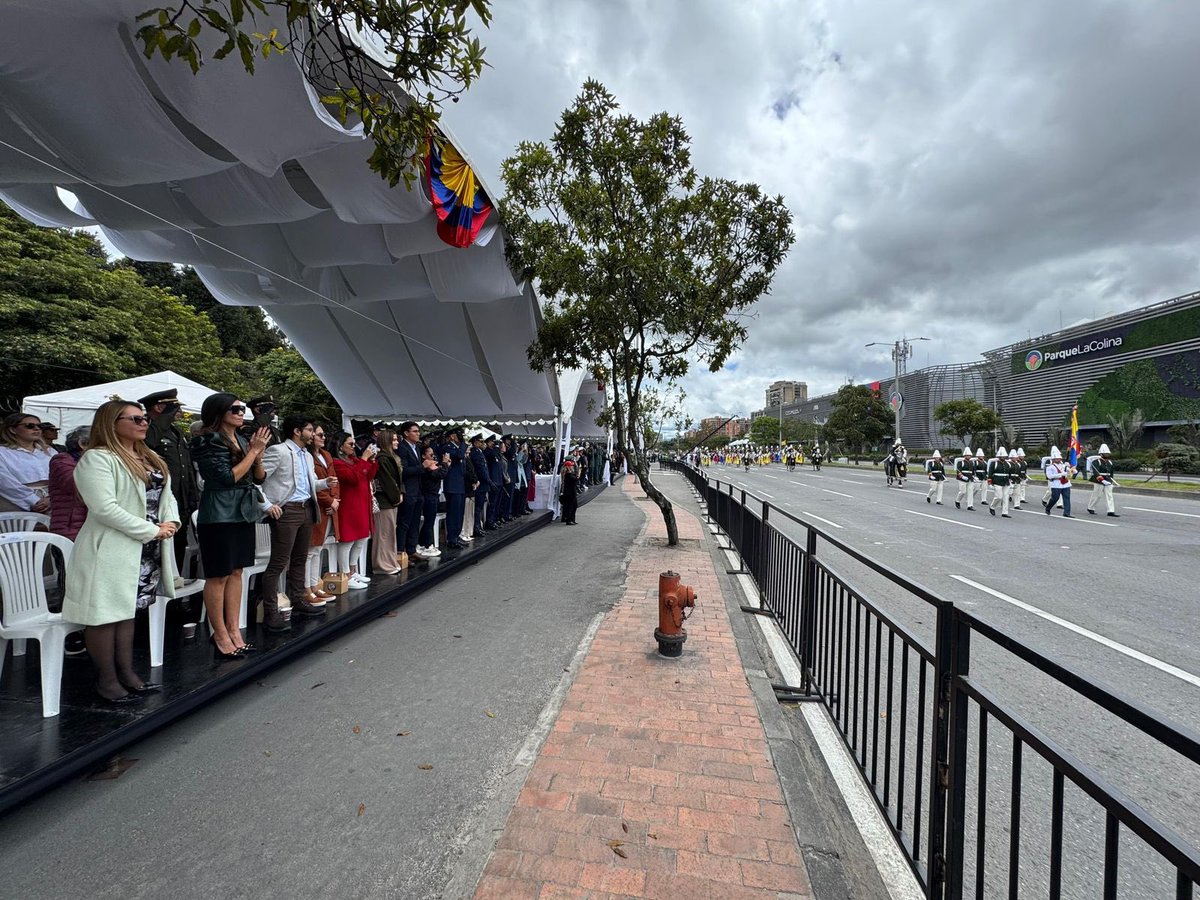 La Procuraduría Delegada para la Fuerza Pública acompañó el desfile del #20dejulio en Bogotá. 

Continuamos trabajando articuladamente para garantizar una gestión transparente y en beneficio de todos los colombianos. 🇨🇴