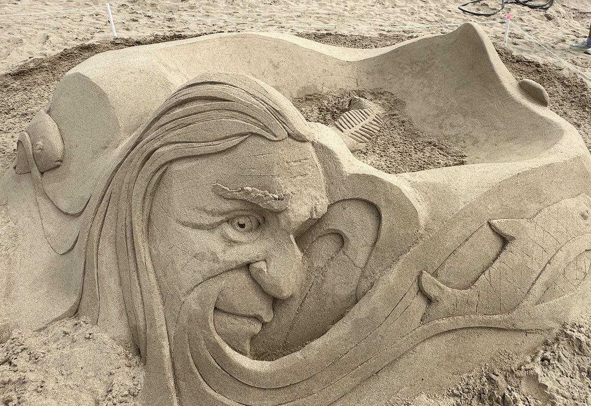 WHFBRADIO's tweet photo. Singing Sands Sculpting Festival in Washington Park in Michigsn City #wims #nwi #localradio #michigancity https://t.co/ccb4Kaj2bI