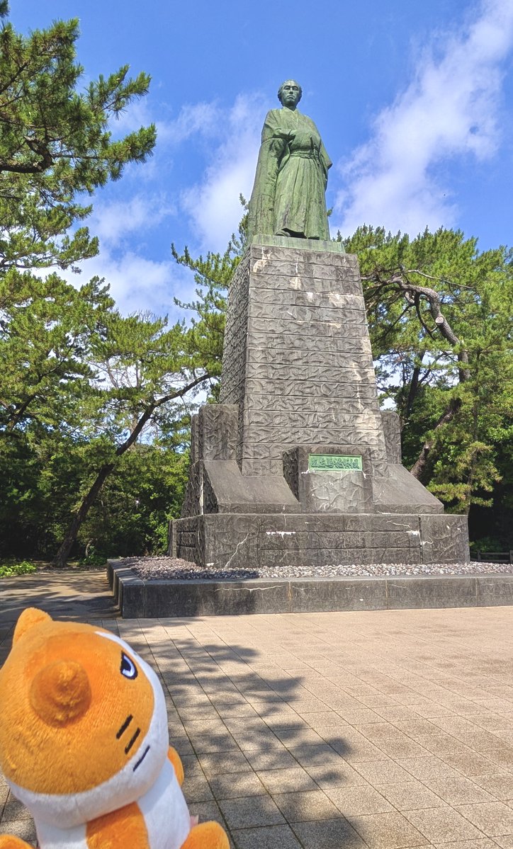 ymobileOfficial's tweet image. ふてニャンの電波旅行記🐱
#海の日 なので、せっかくなら“海を感じる場所”へ🌊
というわけで、ふてニャンは高知を旅してきました🚃🐟
高知に住んでいる方、行ったことのある方、どこがおすすめですか?
ぜひリプライで教えてください🐾
#もっともっとつながるワイモバイルへ…