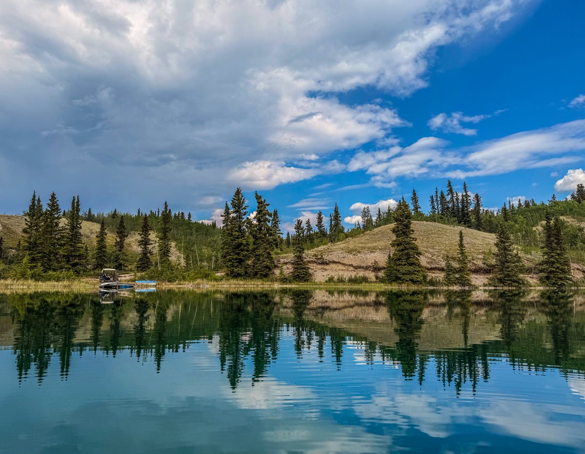 vitamindees's tweet image. Everyone out of the water 🌦️⚡️
I did enjoy a picnic out in the middle though before it hit. 😎
