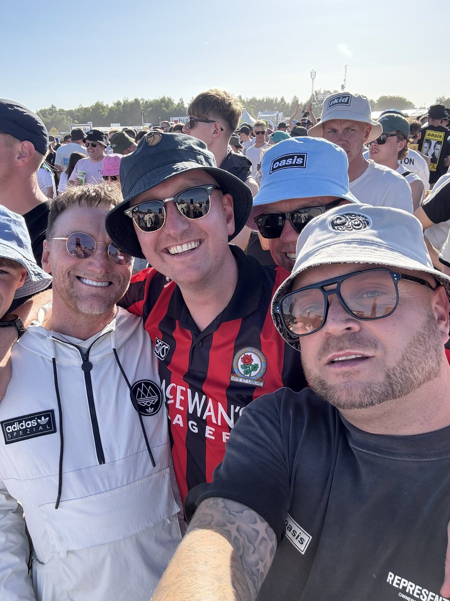 Over five nights 370,000 Oasis fans have watched, sung and danced at Heaton Park in Manchester. Not including the tens of thousands without tickets on Gallagher Hill.

Next stop is a run of five sold out nights at Wembley Stadium.

📸 Sent in by followers ❤️