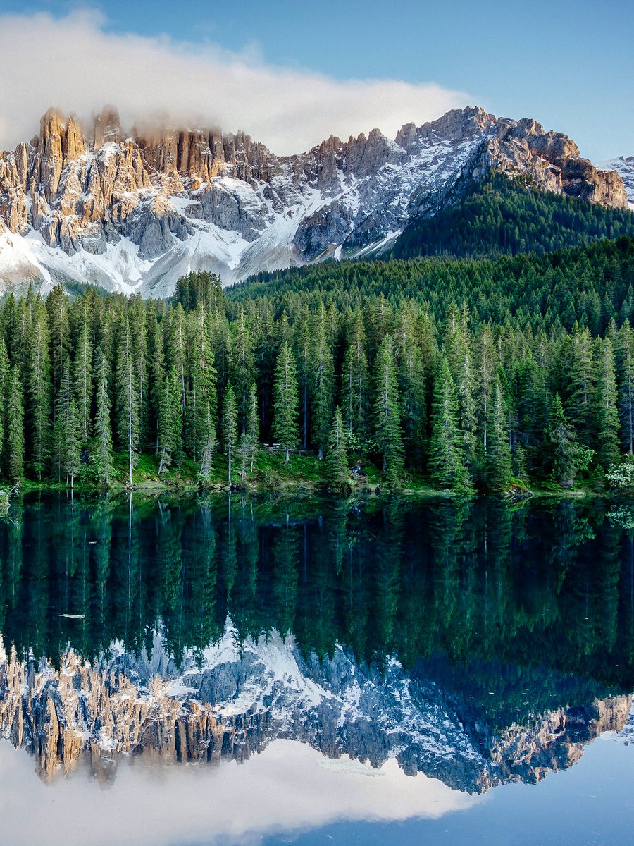 LoveSongs4Peace's tweet image. Perfect reflection of the Latemar mountain range and surrounding coniferous forests on Lake Karersee (Lago di Carezza) at Dolomite Alps in Italy ๐ฎ๐น