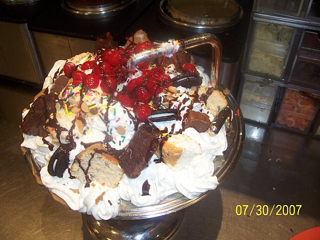 RitasAdventures's tweet image. It's National Ice Cream Day. What's your favorite place for ice cream at DisneyWorld? Our go to is Beaches and Cream at the Beach Club. Have you had the Kitchen Sink Sundae?