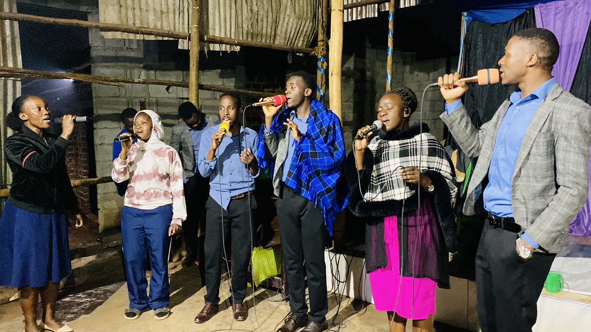 ChoirThc's tweet image. Routine Rehearsals ❤️🔥
As the adage goes, "Practice doesn’t make perfect. Perfect practice makes perfect" (Gladwell, as cited in MTG Blog, 2024).
One of the key benefits of regular rehearsals is enhanced timing and coordination within a group.
#THC_LiftingUpJesus
#Nitakwenda