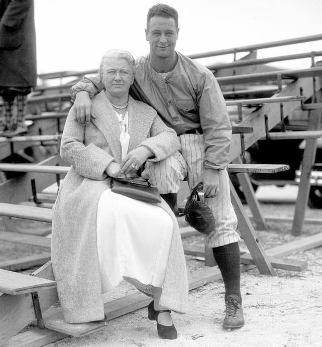 BBGreatMoments's tweet photo. Lou Gehrig and his mom
https://t.co/sxUYXAmlbx