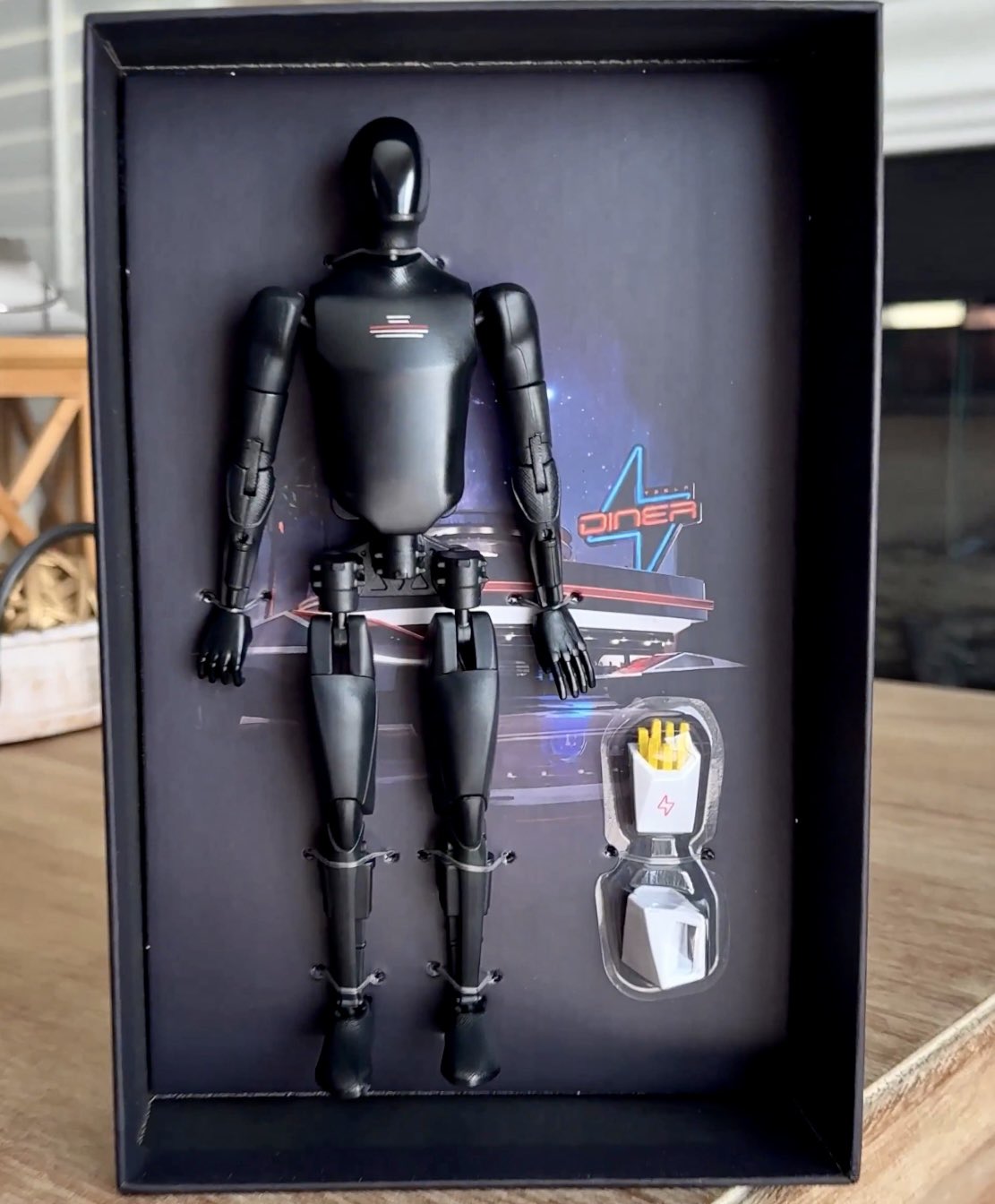 【ダイナー限定】TESLA Bot アクションフィギュア 黒 ダイナー限定】TESLA Bot アクションフィギュア 黒 Tesla Diner
