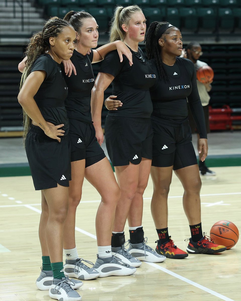 EMUWBB's tweet image. Gettin better and havin fun with it😆

#EMUEagles | #GreenLightGO