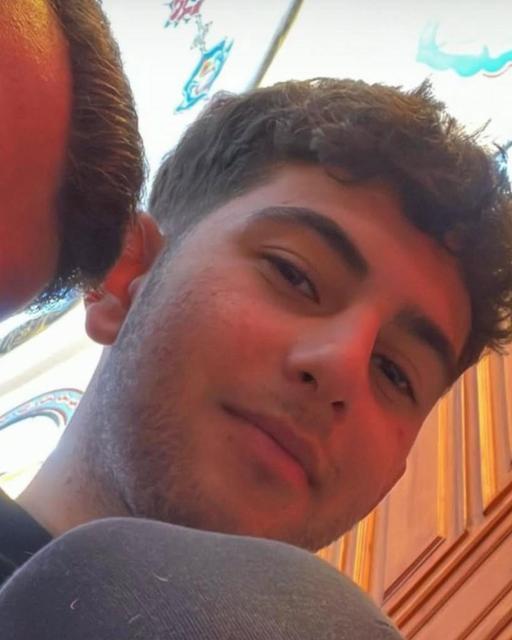 iscihareketi17's tweet image. 19 yaşında ki Furkan AVCU çalıştığı mermer atölyesinde devrilen onlarca kilo ağırlığındaki mermerin altında kalarak ağır yaralandı
10 gündür tedavi gördüğü hastanede bugün öldü!
Daha gençliğinin baharında ekmeğini kazanırken iş cinayetlerinde Katledilen kaçıncı genç bu?