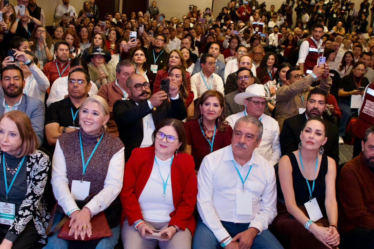 imeldacastromx's tweet image. La transformación no se detiene: se organiza, se fortalece y se proyecta con rumbo firme.
El Consejo Nacional de Morena aprobó 4 acciones clave: Comités Seccionales; una Escuela Municipalista; una estrategia de incorporación masiva al movimiento y la creación de un Consejo…