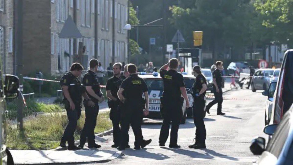 LastTrueRoman's tweet image. 🚨 MASS SHOOTING COPENHAGEN
Three people have been shot in Copenhagen, with one confirmed dead.
No details have emerged as of yet, but Copenhagen is home to 85% of Denmark’s migrant and refugee population.
Perhaps another tragic result of mass migration.
