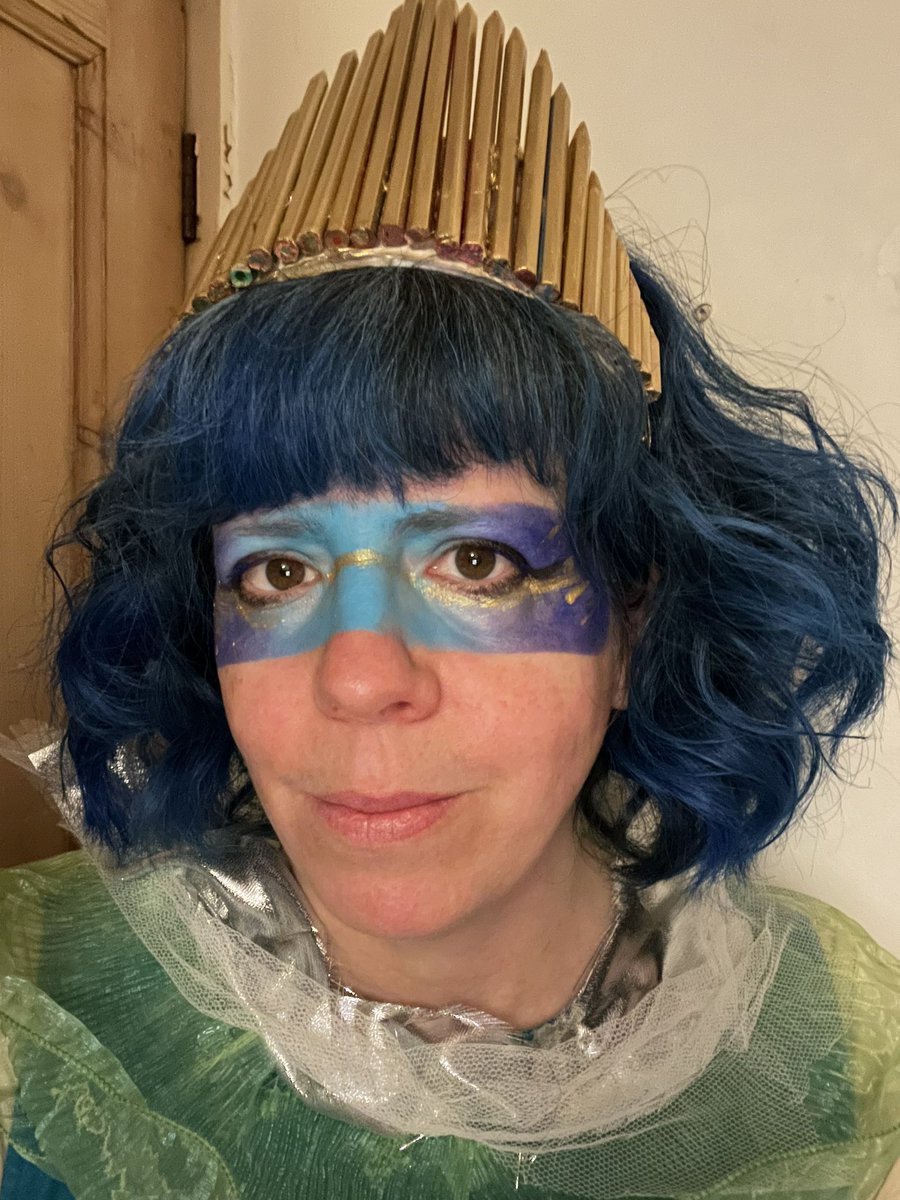 SarahVaci's tweet image. Just a normal British woman doing British woman things.
What other normal British woman things have you all been up to?