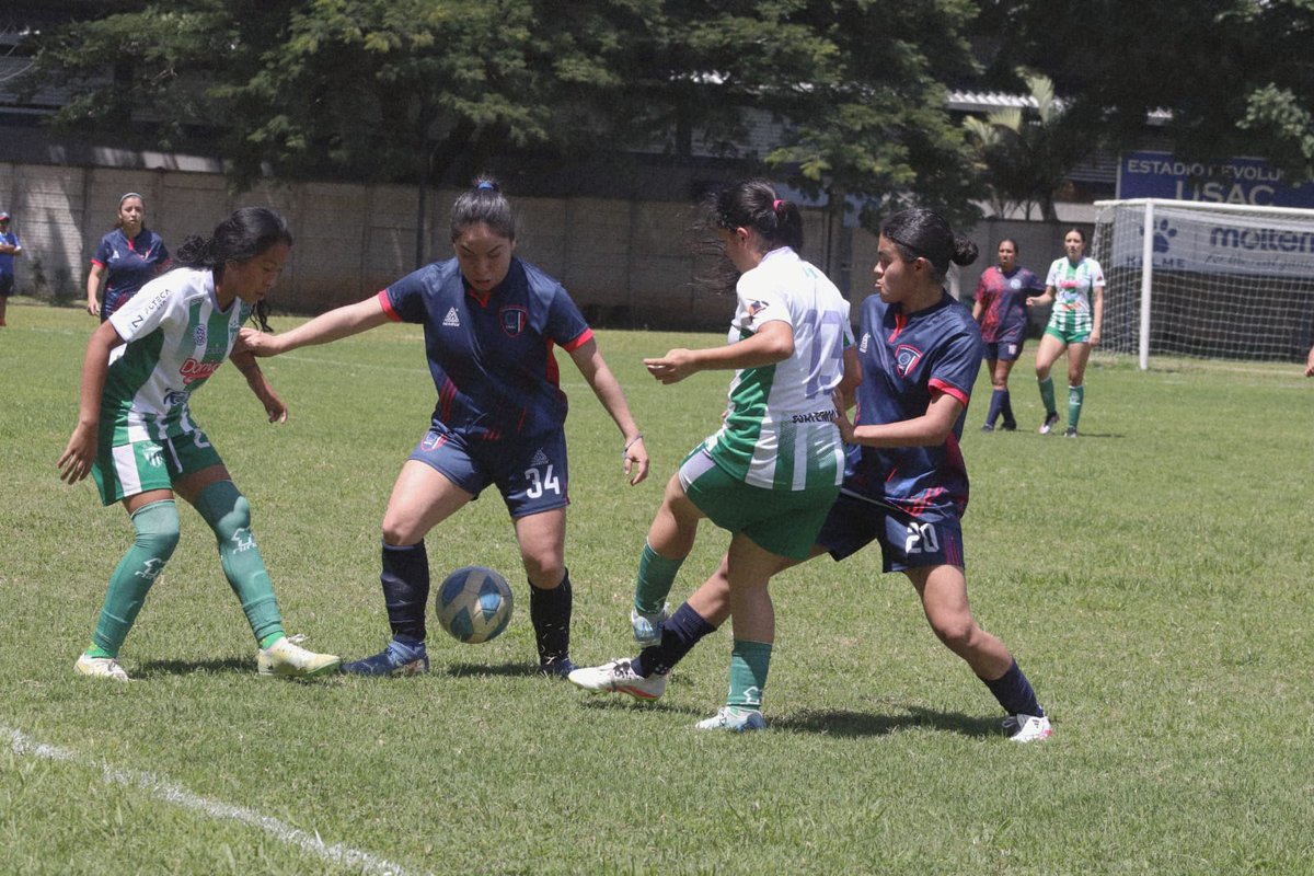 DEPORTES USAC  - El equipo de fútbol femenino de la USAC vrs UNIFUT - Antigua, un partido de preparación cargado de emociones con llegadas de peligro en ambas porterías, el  escenario Estadio Revolución. Marcador final. 0x0.
Informa: Edgar Hernández