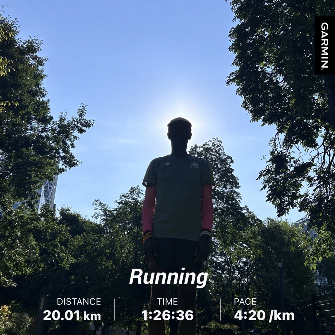 HenriHelvetica's tweet image. ππΎββοΈ Busy social weekend. But I woke up Saturday morning and was at the gym in time for a ~45min warm up @ 530am. Goal was to complete my long run and watch #LondonDL that started @ 9am. No set pace. Result:
πΈ 20km @ 4'20"
A fitness test and felt great, treated myself later thatβ¦