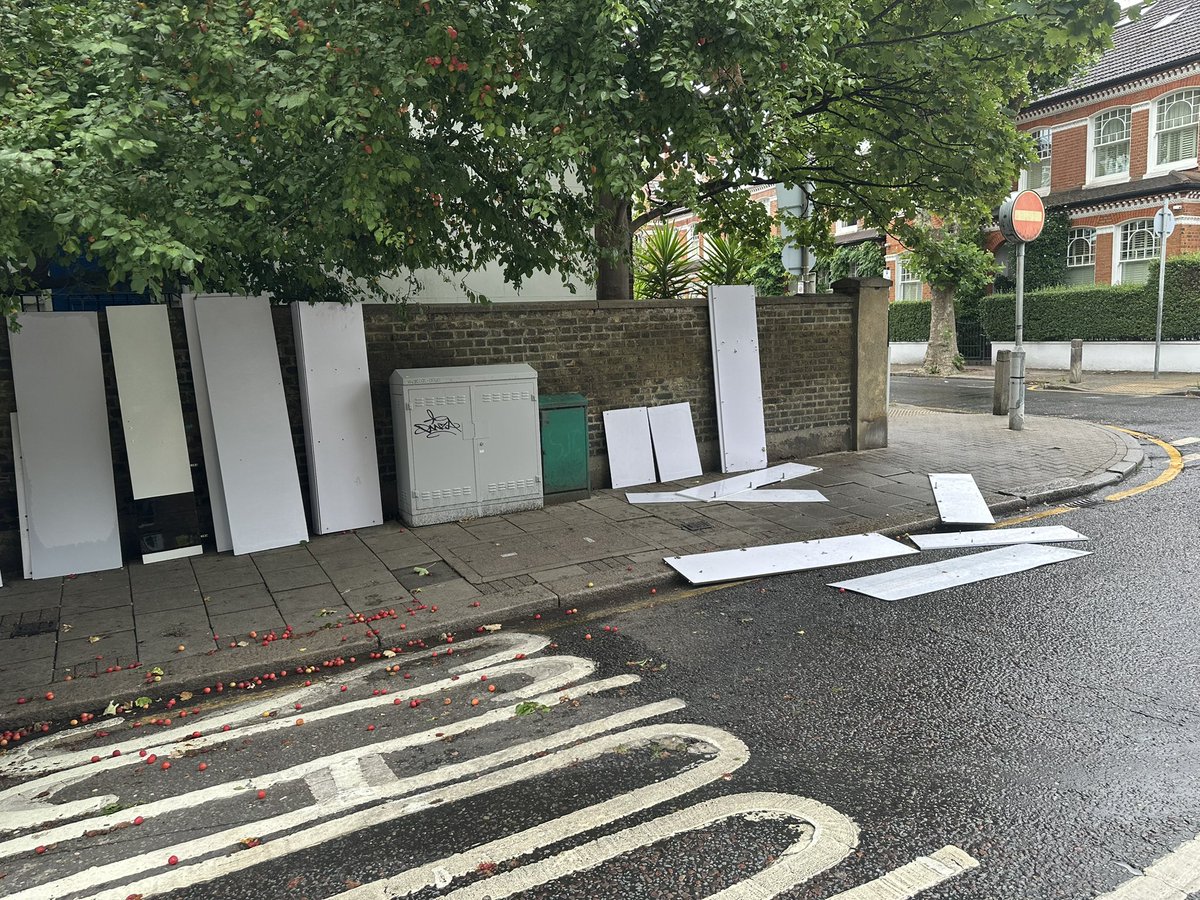 OliverWParry's tweet photo. @WBC_Help we have more fly-tipping on the corner of Beechcroft Rd &amp; Dalebury Rd (directly opposite Beechcroft Day Nursery). It was dumped here on Saturday evening. This is happening frequently, almost weekly, as I’m sure you’re aware cc @WandsworthLab @jackamayorcas @LizzyDobres https://t.co/MXArNEa6gf
