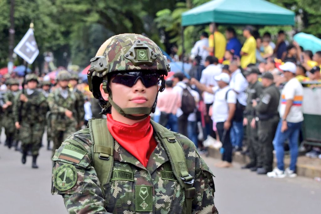 Ejercito_Div6's tweet image. ¡Celebramos juntos 215 años de independencia!
Hoy #20DeJulio en el Desfile Militar y Policial vivimos la alegría, el orgullo y la pasión que nos une como colombianos.
Estamos #EnModoPatrio