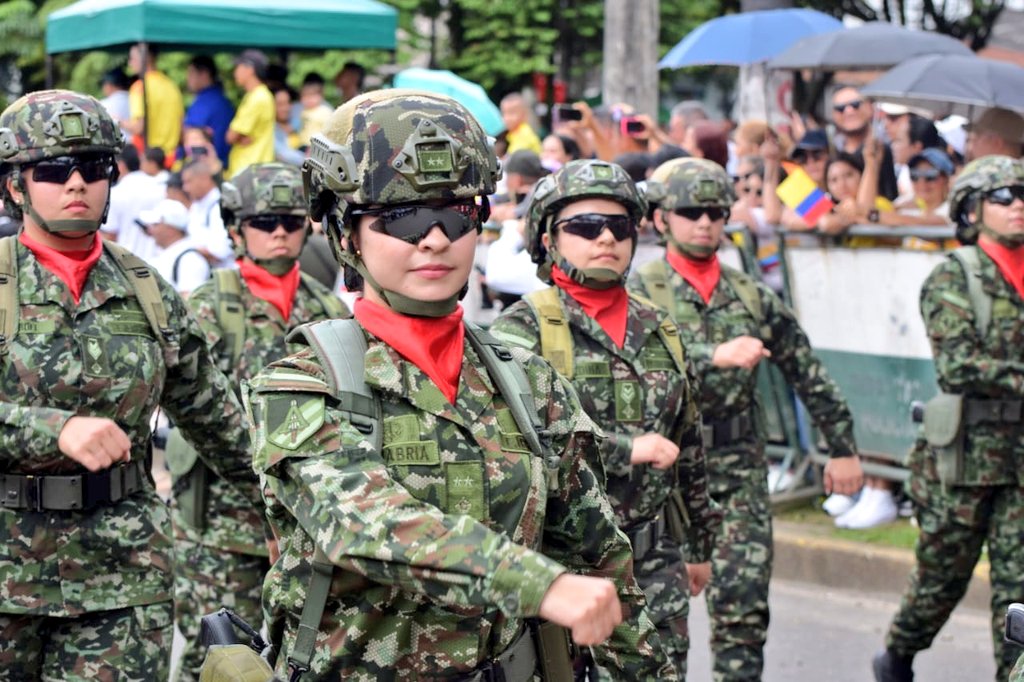 Ejercito_Div6's tweet image. ¡Celebramos juntos 215 años de independencia!
Hoy #20DeJulio en el Desfile Militar y Policial vivimos la alegría, el orgullo y la pasión que nos une como colombianos.
Estamos #EnModoPatrio