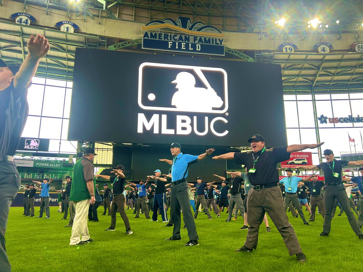 MLBUmpCamps's tweet image. ๐ฅ๐๐๐ผ๐โ๐ ๐ผ ๐๐๐ผ๐
Thank you to the Brewers and all participants for our MLB Umpire Camp at American Family Field. Our largest attendance of 2025 didnโt disappoint.
๐๐ผ๐๐ ๐๐ผ๐๐ ๐พ๐๐๐: ๐ฌ๐ข๐จโ๐ฅ๐ ๐ก๐๐ซ๐ง
โก๏ธAugust 23
Registration is open at ๐๐๐๐๐.๐ค๐ฐ๐ฎโฆ