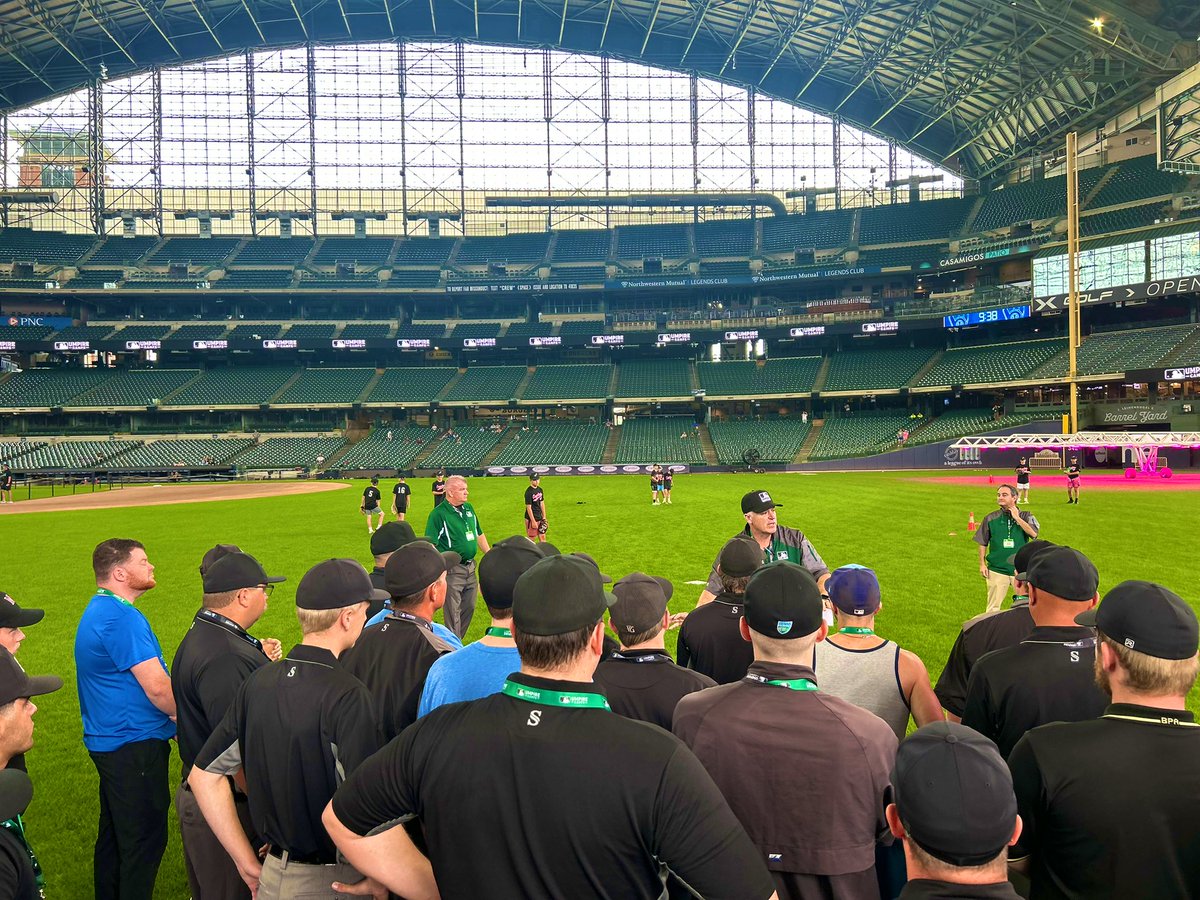 MLBUmpCamps's tweet image. ๐ฅ๐๐๐ผ๐โ๐ ๐ผ ๐๐๐ผ๐
Thank you to the Brewers and all participants for our MLB Umpire Camp at American Family Field. Our largest attendance of 2025 didnโt disappoint.
๐๐ผ๐๐ ๐๐ผ๐๐ ๐พ๐๐๐: ๐ฌ๐ข๐จโ๐ฅ๐ ๐ก๐๐ซ๐ง
โก๏ธAugust 23
Registration is open at ๐๐๐๐๐.๐ค๐ฐ๐ฎโฆ