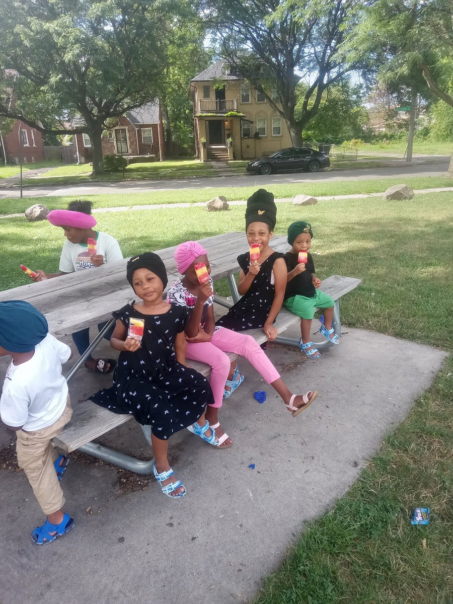 I got all my bey beys now
9 bey beys 13love