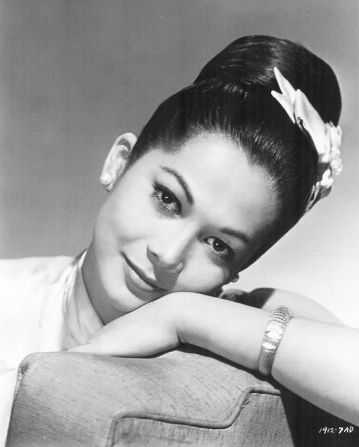 sketcher1223's tweet image. Just watched "Flower Drum Song" (1961) on #TCM and thoroughly enjoyed it. Charming story and a tuneful Rodgers & Hammerstein score, it made a hit with me. This is the first time I've seen it in its completeness. #TCMParty
