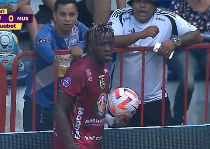 Mundial de Clubes hace sol: minutos de hidratación, suspenden el partido, ventiladores gigantes.

Liga Pro hace sol: flaco, toma...