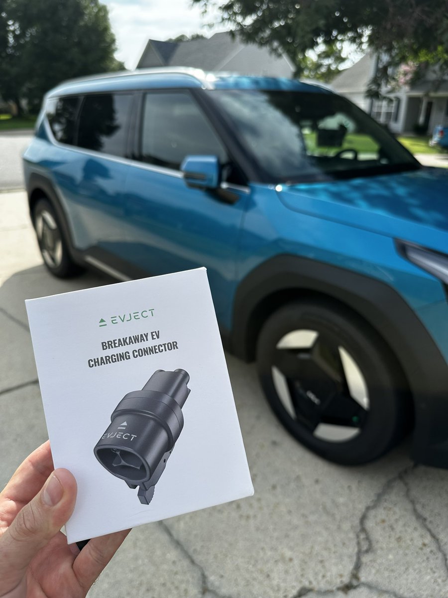 EZebroni's tweet image. Shoutout to @EVjectOfficial!
They sent us this breakaway EV charging connector for our new EV9!
This will give my wife peace of mind whenever she has to charge alone!
Thanks!!! 🙏🏼